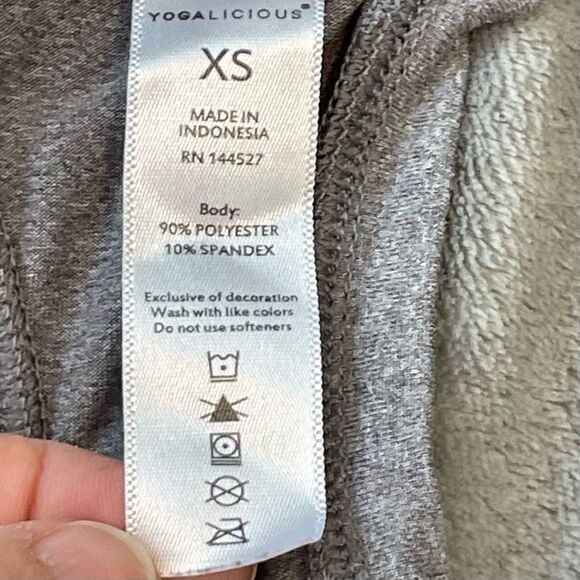 Yogalicious Ultra Soft Lightweight Racerback Athletic Tank Top Gray Tech Knit XS - Picture 7 of 8